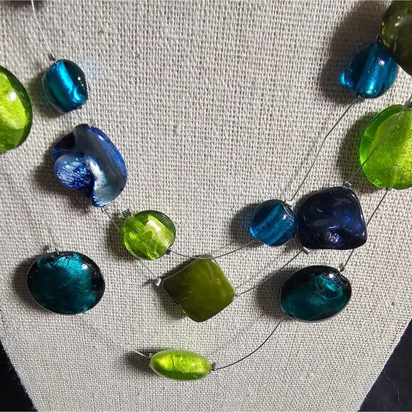 Boutique New floating multistrand Murano / Venetian glass beaded necklace - Picture 3 of 7